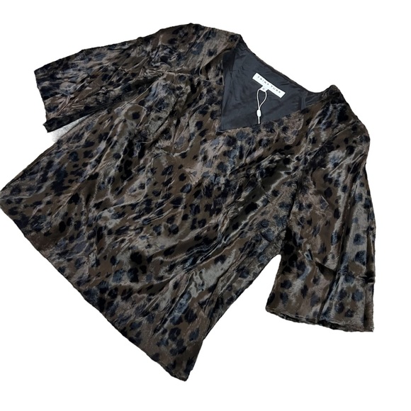Trina Turk Women’s Small Faux Fur Leopard Animal Print V-Neck Coquette Top - Picture 4 of 13